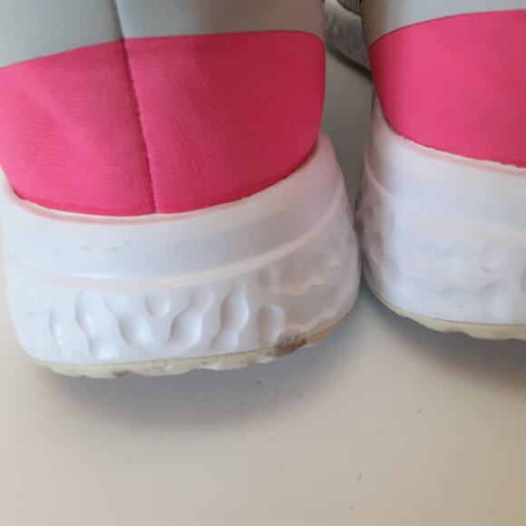 Nike Revolution 5 Gray Pink Slip On Running Shoes Girls 6Y Sneakers BQ5671-010 - Picture 8 of 10